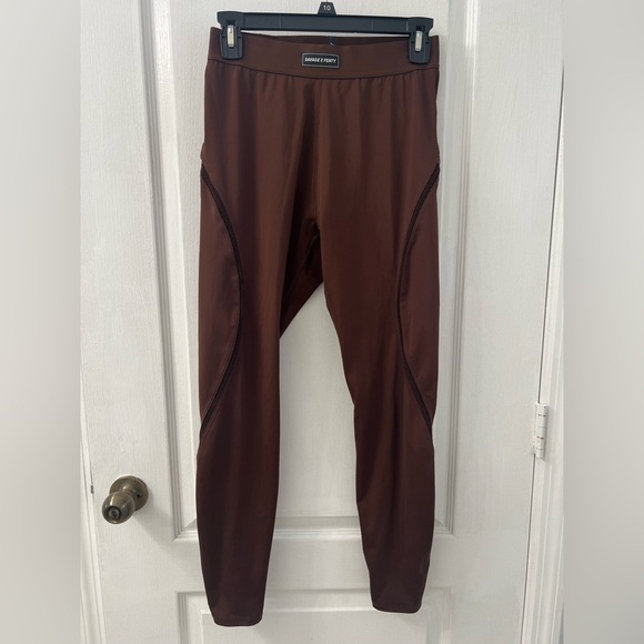 Savage X Fenty Flow High-Waist Trimmed Leggings (Size L) - Picture 7 of 16